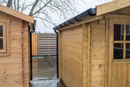 dakgoot_kunststof_aan_tuinhuis_1