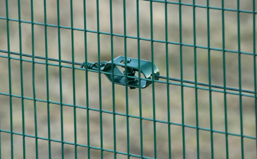green_wire_tensioner_essential_to_your_fence_gowvx