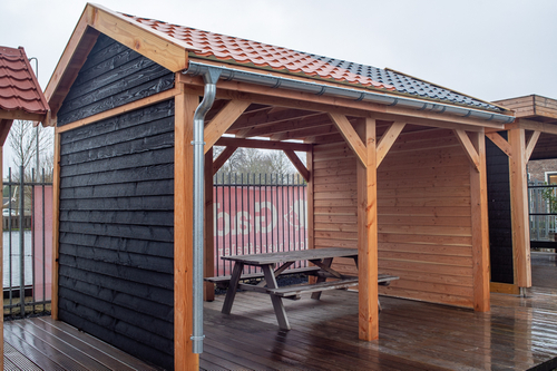 zinken_dakgoot_aan_tuinhuis