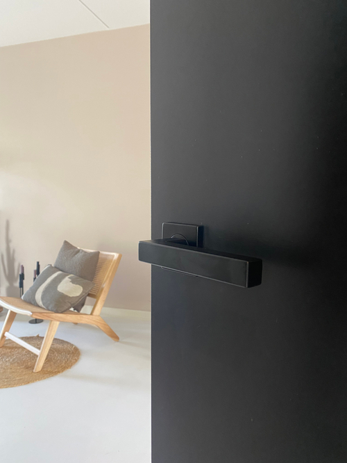 Lavuzo_viterbo_zwart_vierkant_1