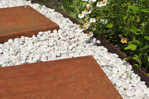 Cortenstaal_Staptegel_30_x_60_cm_Per_Stuk_sfeer_4